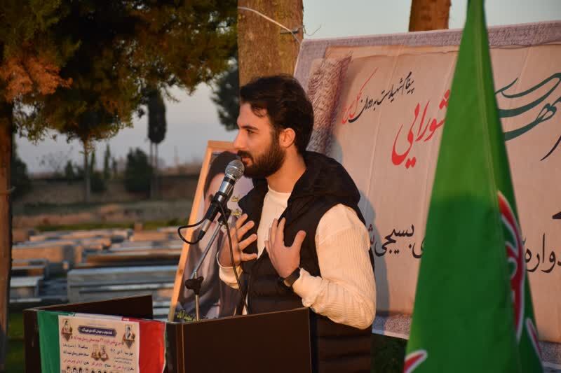 یک روستا برای برگزاری سی و یکمین یادواره شهدای شهید آباد به خط شدند