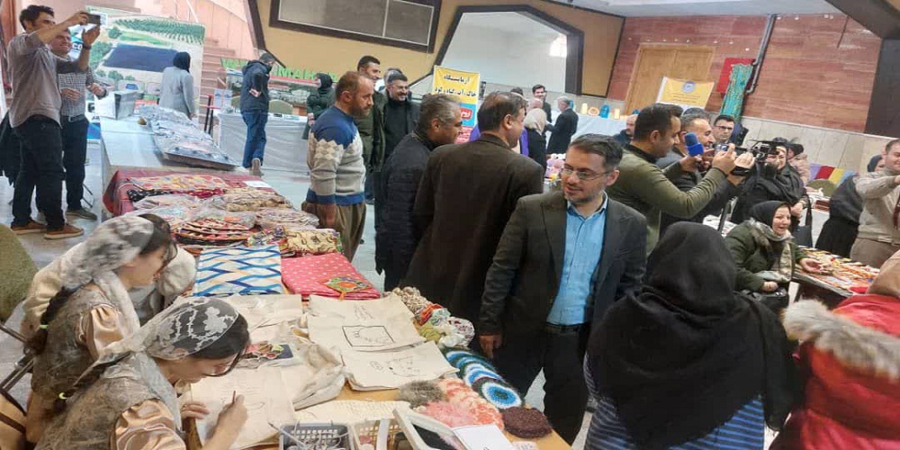 برپایی نمایشگاه صنایع دستی و محصولات فرهنگی در مهاباد