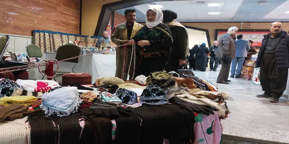 برپایی  نمایشگاه صنایع دستی و محصولات فرهنگی در مهاباد