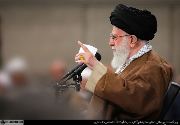 حاشیهنگاری خبرنگار شبستان از دیدار مردم کرمان و خوزستان با رهبری