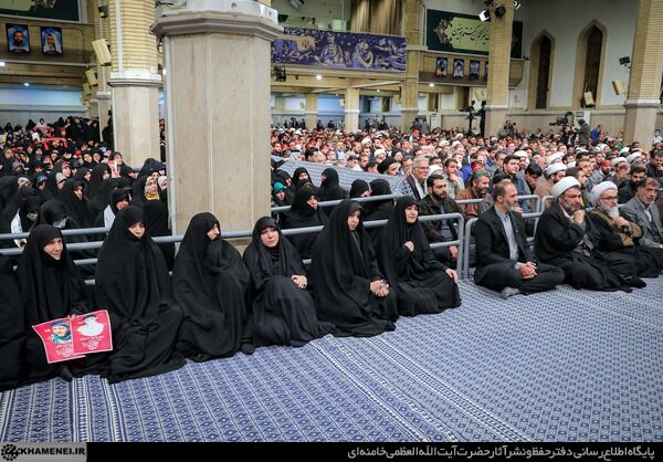 حاشیهنگاری خبرنگار شبستان از دیدار مردم کرمان و خوزستان با رهبری