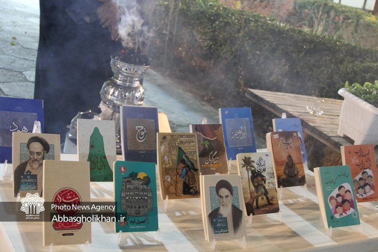 خدمت به زائران در چهارشنبههای امام رضایی در مدرسه علمیه عباسقلیخان مشهد