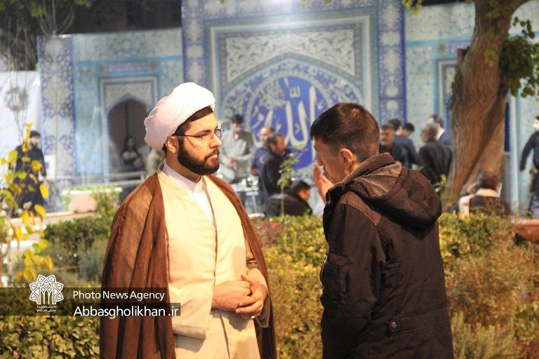 خدمت به زائران در چهارشنبههای امام رضایی در مدرسه علمیه عباسقلیخان مشهد