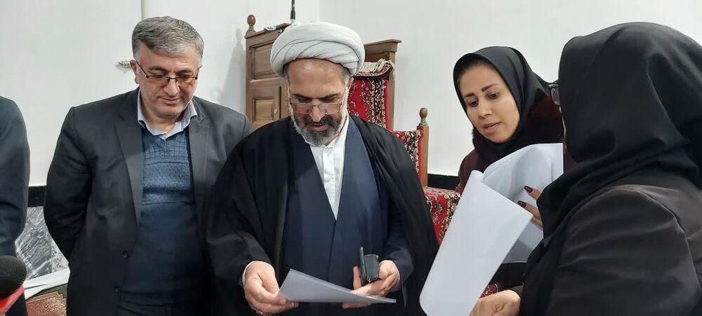 دیدار مردمی رئیس کل دادگستری استان زنجان در مسجد حضرت موسی بن جعفر (ع) اسلام آباد