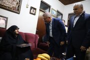 دیدار معاون رئیس‌جمهور با مادر شهیدان یوسفی