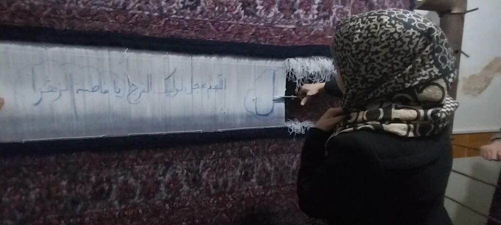 مسجدی که بانوان کانونیاش برای خرید گنبد و گلدسته پشت دار قالی مینشینند