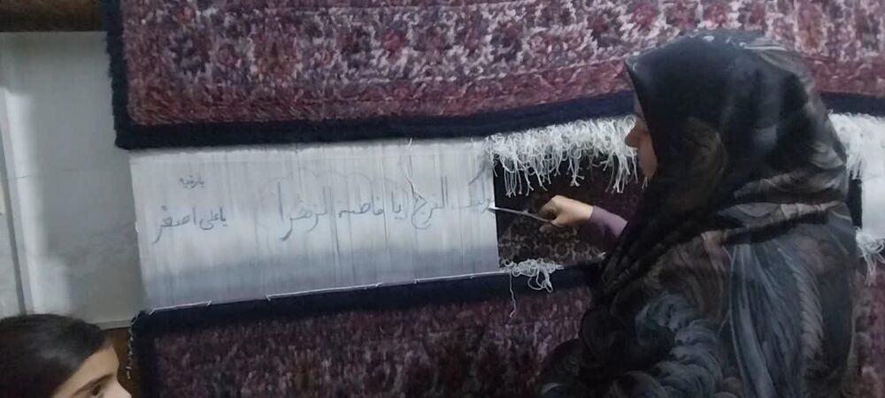 مسجدی که بانوان کانونیاش برای خرید گنبد و گلدسته پشت دار قالی مینشینند