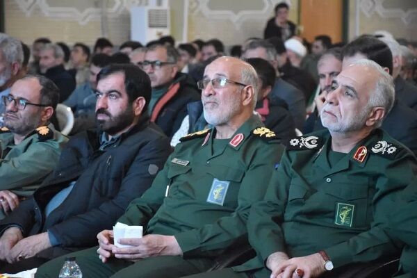 خروش مردم توطئه های دشمنان را برای ضربه زدن به اسلام و انقلاب خنثی کرد