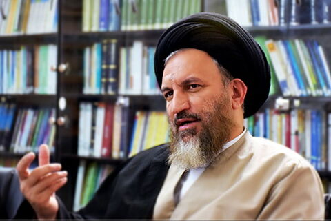 یقین مسیر دنیا و آخرت را به انسان نشان می‌دهد