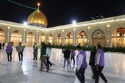گل آرایی ضریح «مسلم بن عقیل(ع)» در مسجد کوفه