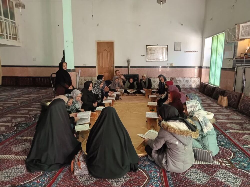 مادران قرآنی باغبانان زندگی بشریت/کانونهای فرهنگی مامنی برای آموزش قرآن به بانوان