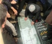 فیلم| فریاد انتقام، انتقام مردم هنگام حضور سردار قاآنی در گلزار شهدای کرمان