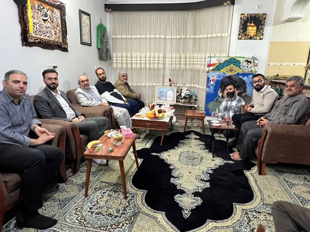 ادای احترام بچه های مسجد امیرالمومنین(ع) ساری به مادران شهدا