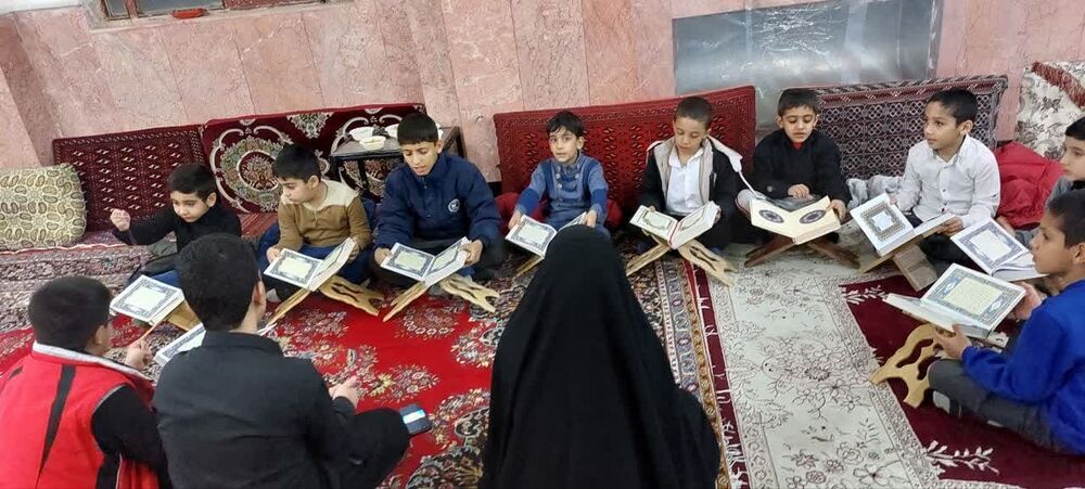 از برپایی ایستگاه صلواتی تاپخت آش نذری در کانون شهید عاصمی کرمانشاه