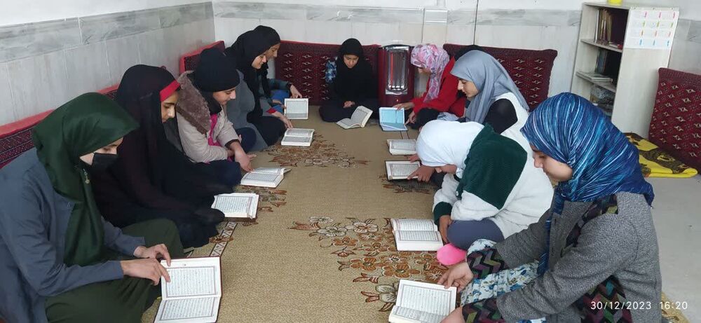 اینجا کودکان عاشقانه قرآن میآموزند