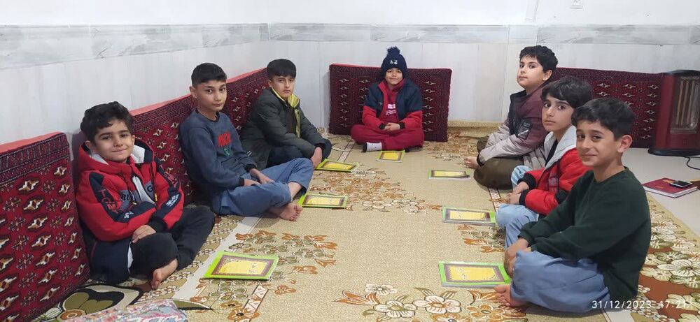 اینجا کودکان عاشقانه قرآن می‌آموزند