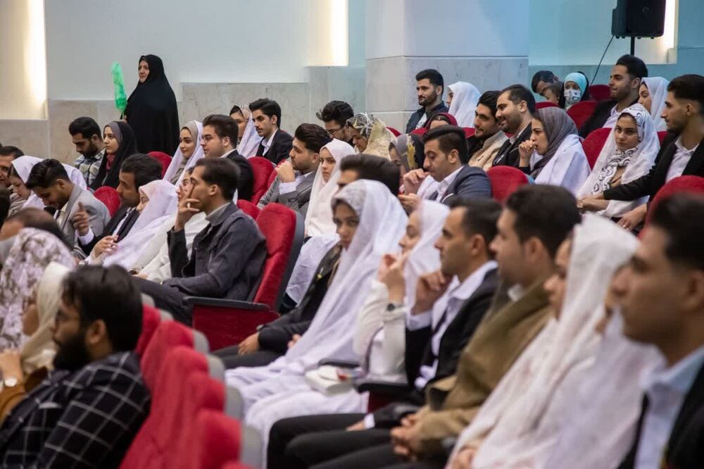 تجلیل از مادران چند فرزندی در همایش «شکوه مادری، نسل رضوی» آران و بیدگل