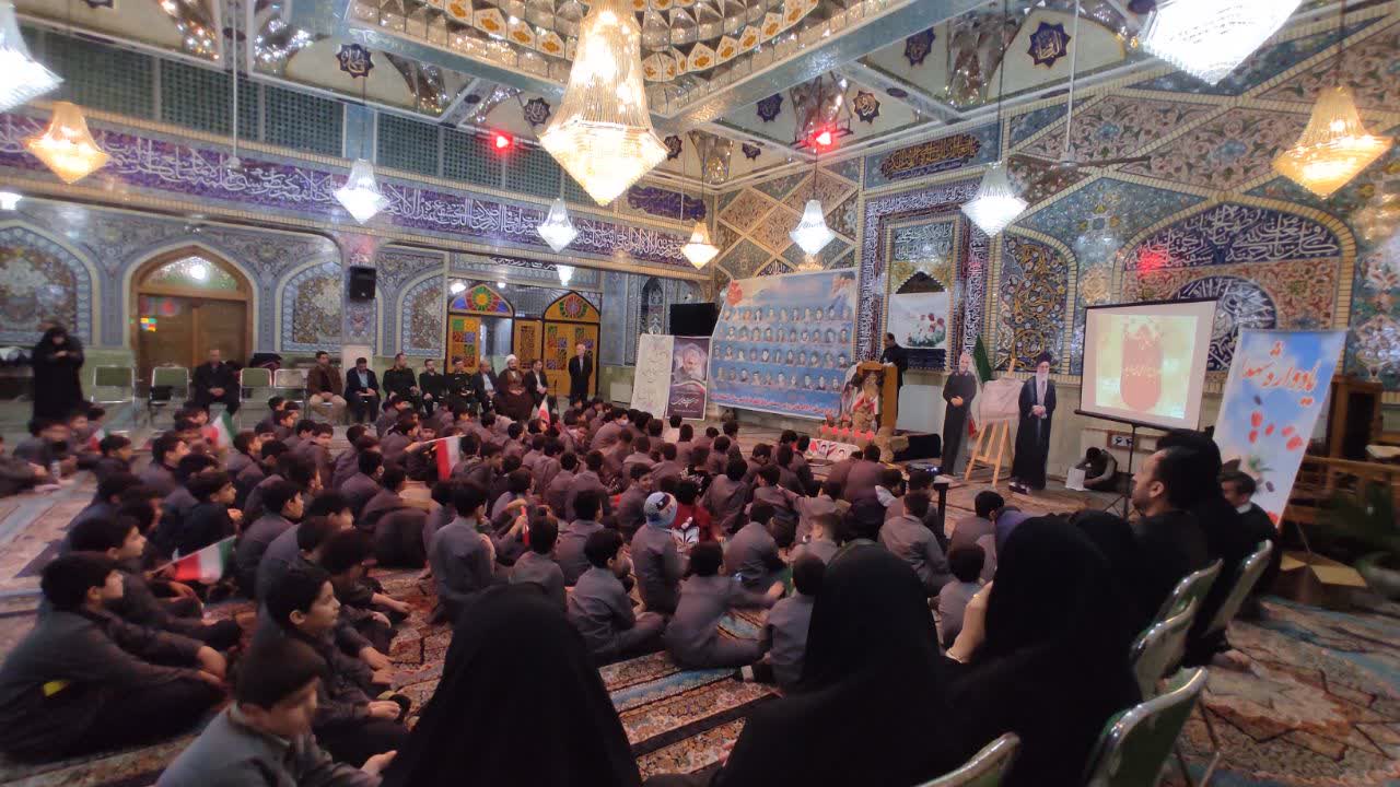 «لاله های روشن»، یادوارهای برای دانش آموزان شهید