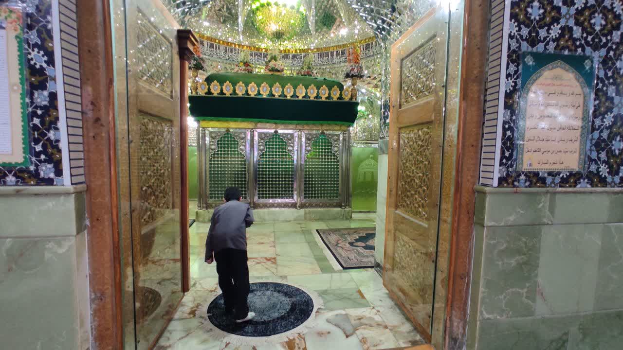 «لاله های روشن»، یادوارهای برای دانش آموزان شهید