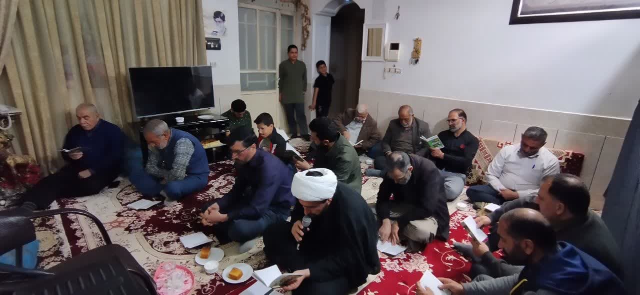 طلبهای که مسجد را برای دهه نودیها برقرار کرده است