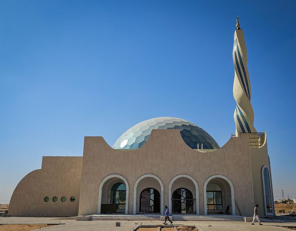 رونمایی از مسجد گنبدشیشهای در «شارجه» امارات