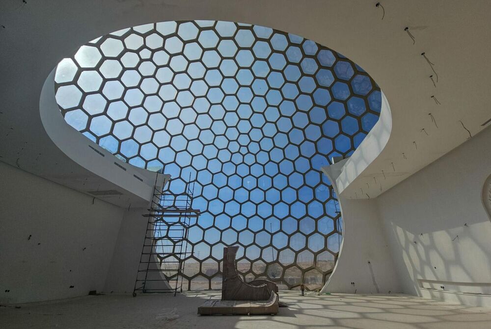 رونمایی از مسجد گنبدشیشهای در «شارجه» امارات