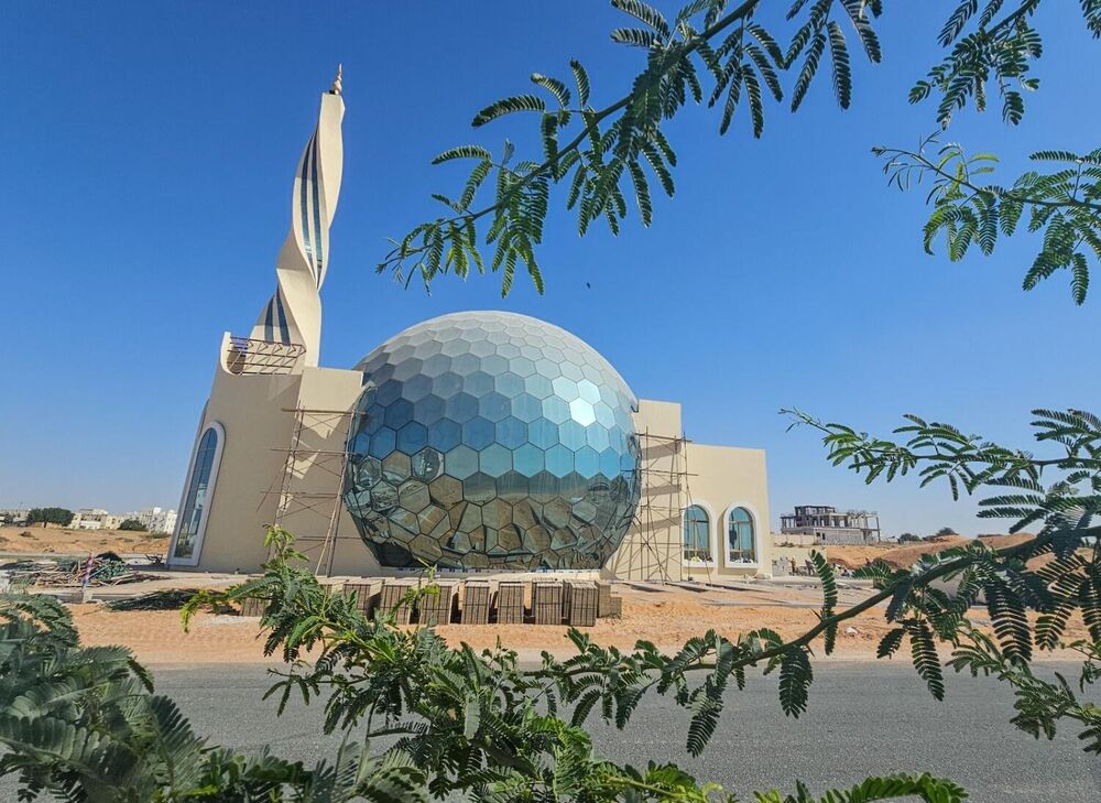 رونمایی از مسجد گنبدشیشهای در «شارجه» امارات