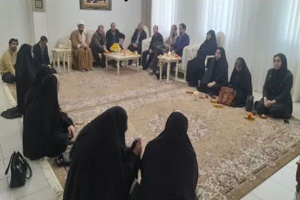 دیدار دانشگاهیان علوم پزشکی کرمانشاه با خانواده شهید فریدون احمدی