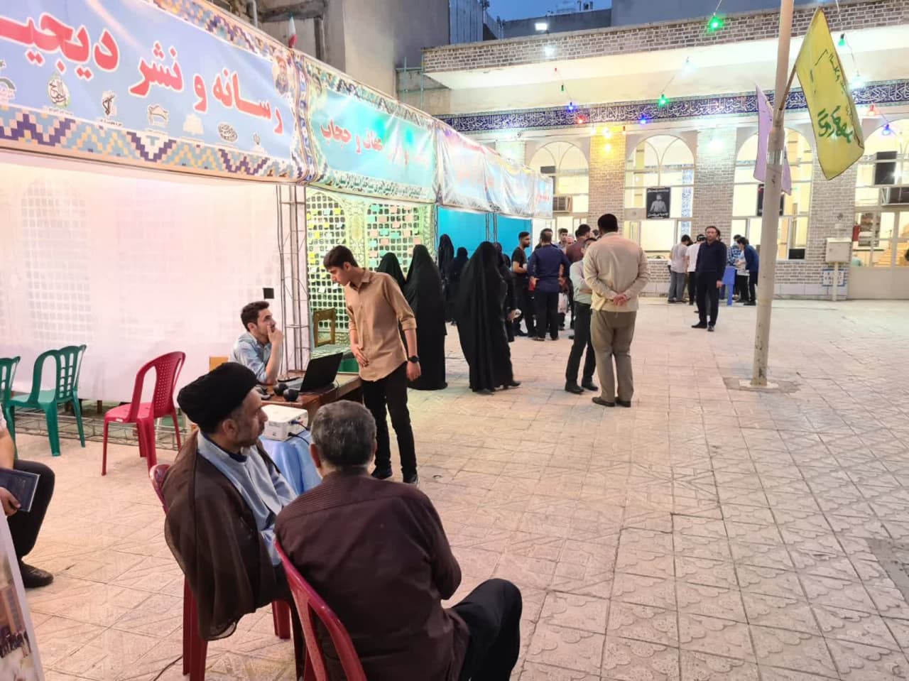 بچهها در این مسجد زمینهسازی ظهور را تمرین میکنند