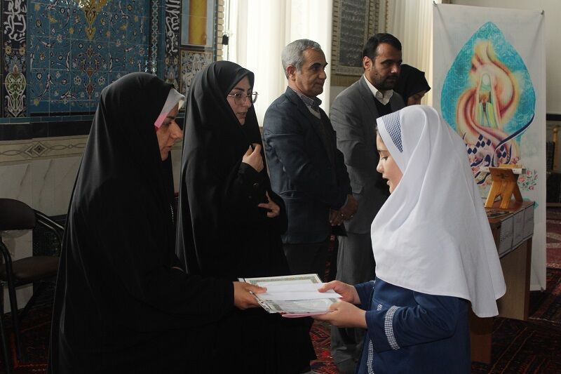 چهار مادر قرآنی در روستای سهرین زنجان تجلیل شدند