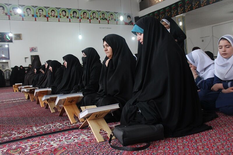 چهار مادر قرآنی در روستای سهرین زنجان تجلیل شدند