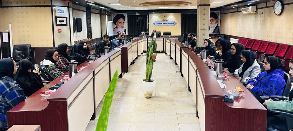 زمینه مسئولیت پذیری رأی اولی ها در انتخابات فراهم شود