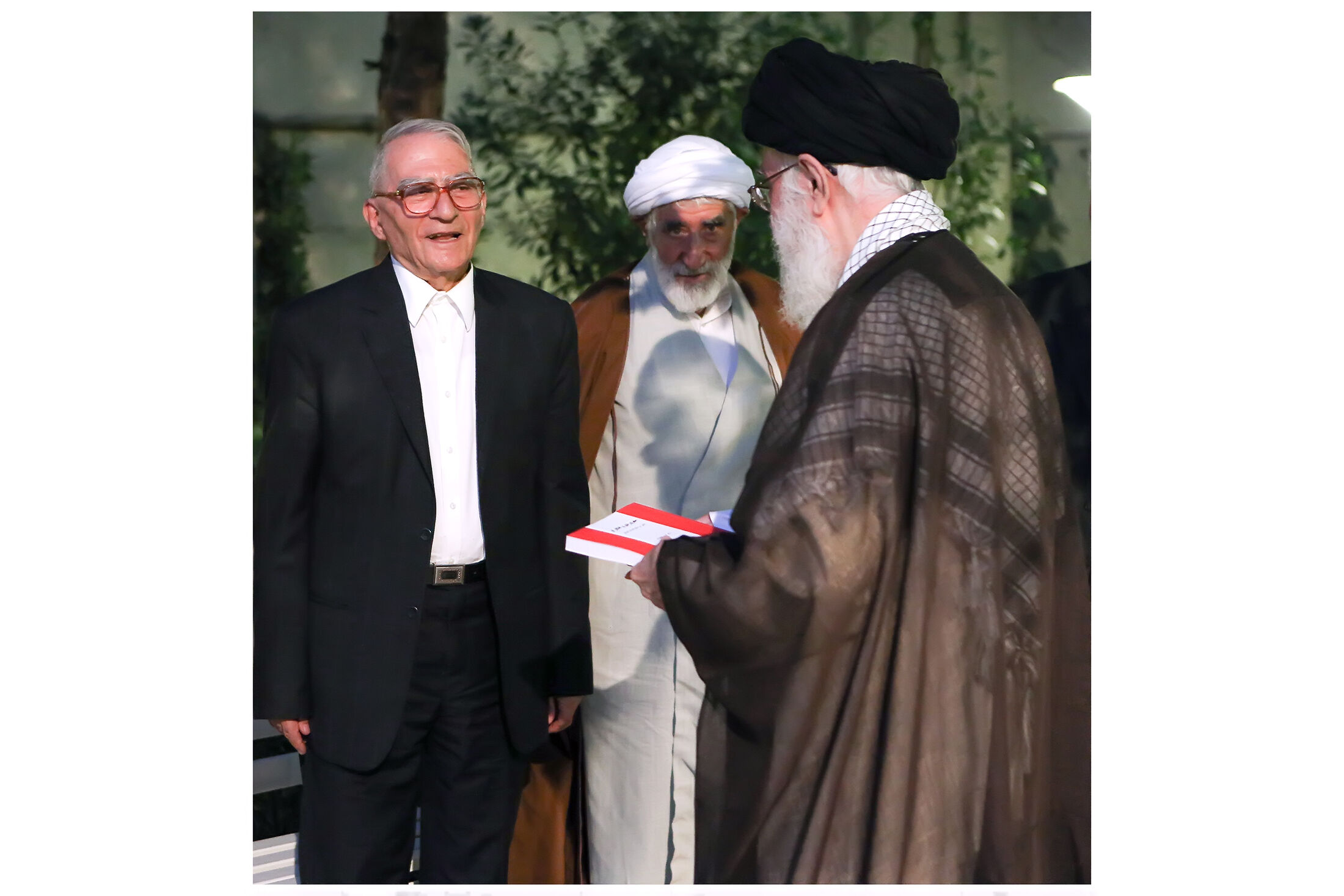 پیام تسلیت رهبر انقلاب در پی درگذشت مرحوم کریم مجتهدی