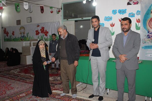مادران قرآنی کانون فرهنگی هنری کرامت شهر قیدار تجلیل شدند
