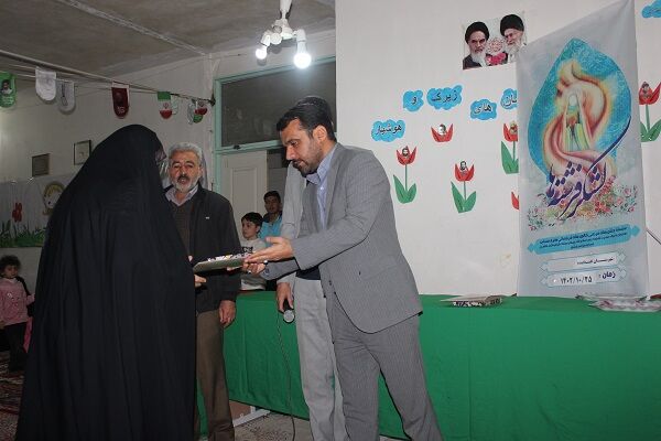 مادران قرآنی کانون فرهنگی هنری کرامت شهر قیدار تجلیل شدند