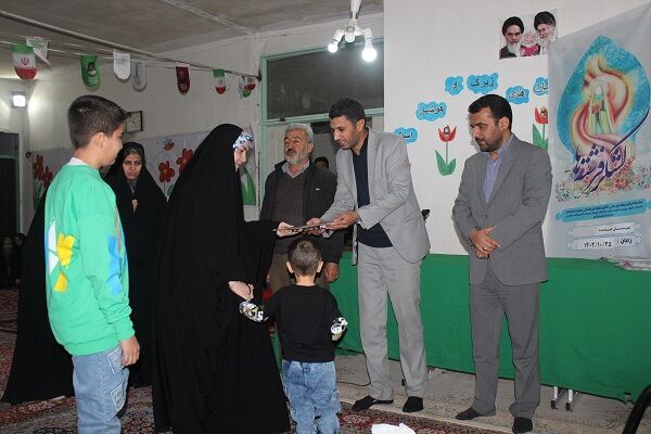 مادران قرآنی کانون فرهنگی هنری کرامت شهر قیدار تجلیل شدند