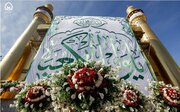 گل آرایی آستان مطهر علوی با ۲۵۰۰ گل طبیعی به مناسبت میلاد امام علی(ع)+ عکس
