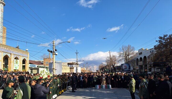 پیکر مطهر مجاهد گمنام سردار شهید مدافع حرم «حجتالله امیدوار» تشییع شد