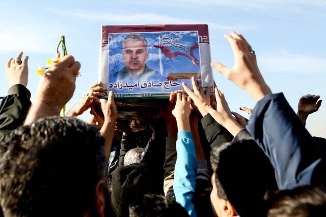 پیکر مطهر مجاهد گمنام سردار شهید مدافع حرم «حجتالله امیدوار» تشییع شد