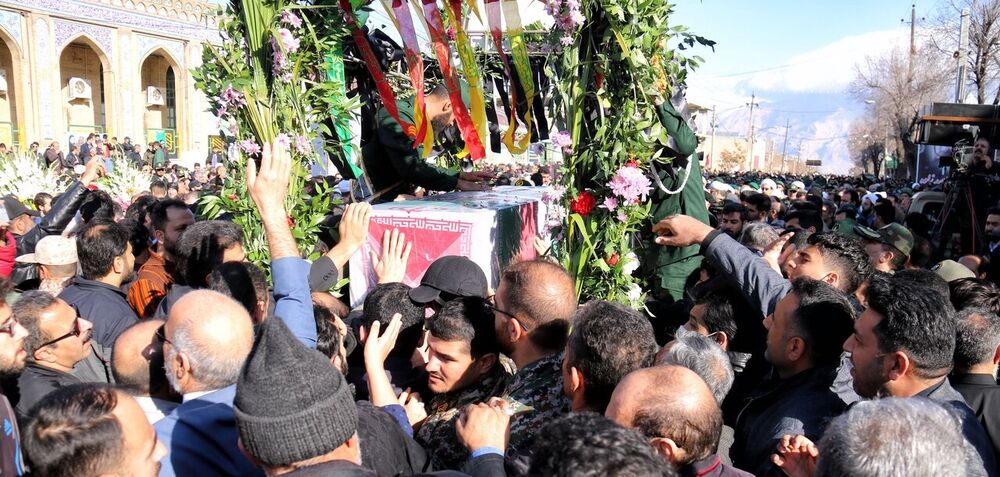 پیکر مطهر مجاهد گمنام سردار شهید مدافع حرم «حجتالله امیدوار» تشییع شد