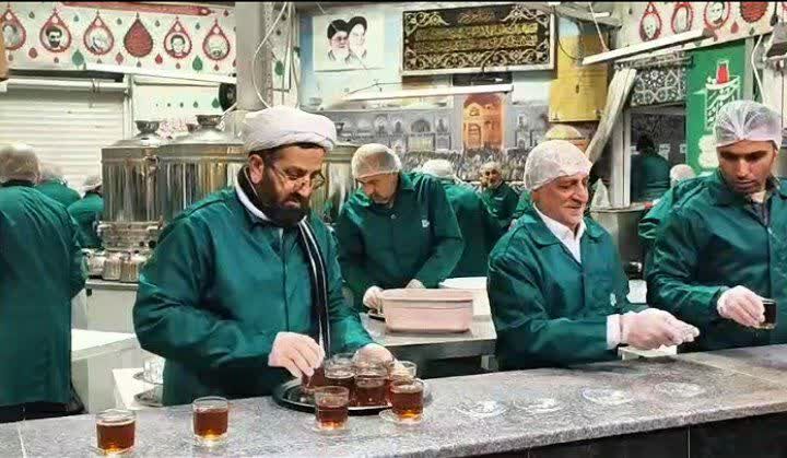 بهره مندی ۴۴هزار زائر امام رضا(ع) از چای حضرتی خادمیاران رضوی قائم شهر