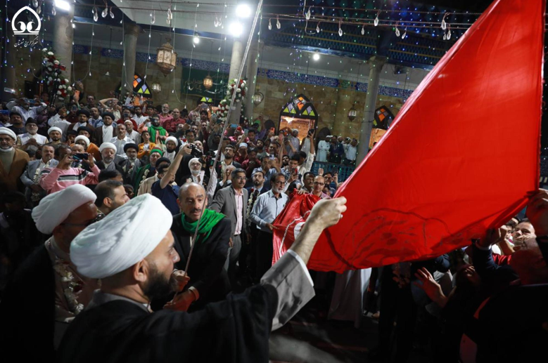 برافراشتن پرچمهای عتبات مقدس عراق در بمبئی هند+ عکس