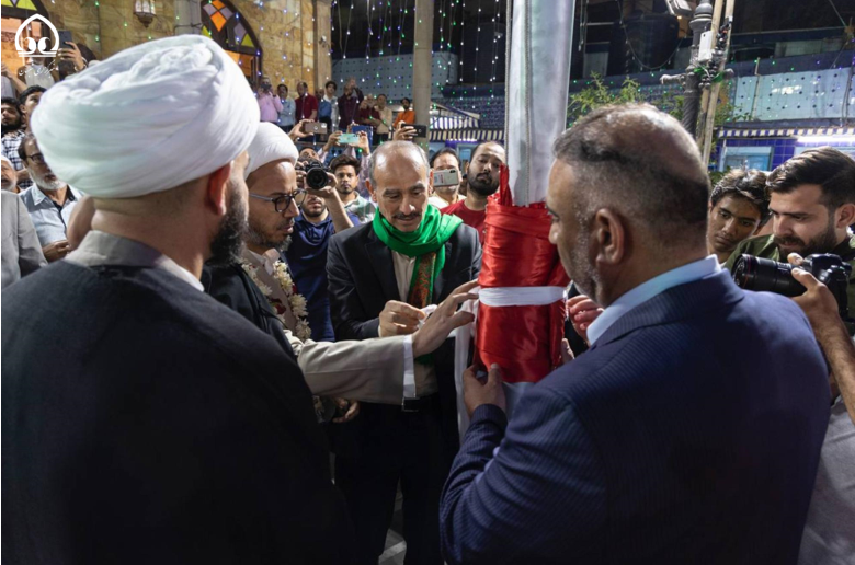 برافراشتن پرچمهای عتبات مقدس عراق در بمبئی هند+ عکس