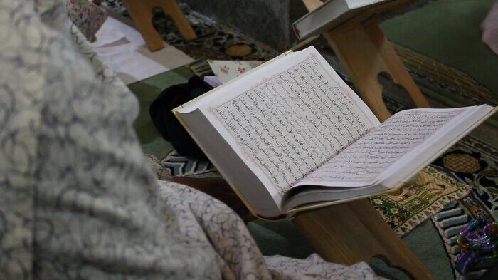 دَمی با عاکفان کوی دوست