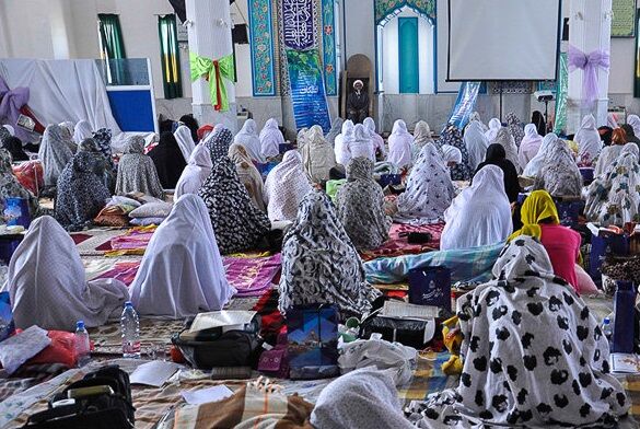 دَمی با عاکفان کوی دوست