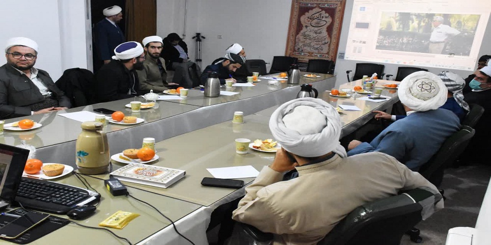 روحانی ها مراجع فرهنگی هستند