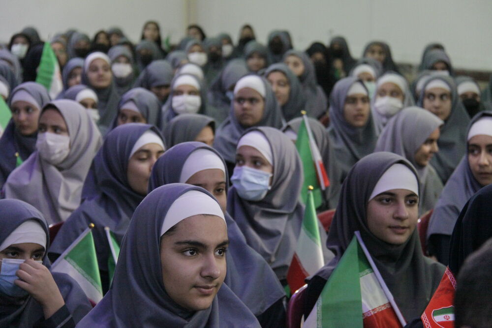 زنگ انقلاب اسلامی در مدارس سنندج نواخته شد