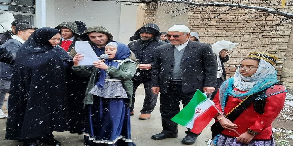 نمایشگاه صنایع دستی بچههای مسجد کانون فرهنگی و هنری سحاب نقده افتتاح شد