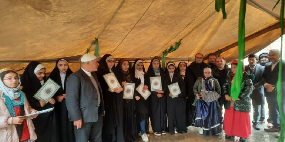 نمایشگاه صنایع دستی بچههای مسجد کانون فرهنگی و هنری سحاب نقده افتتاح شد