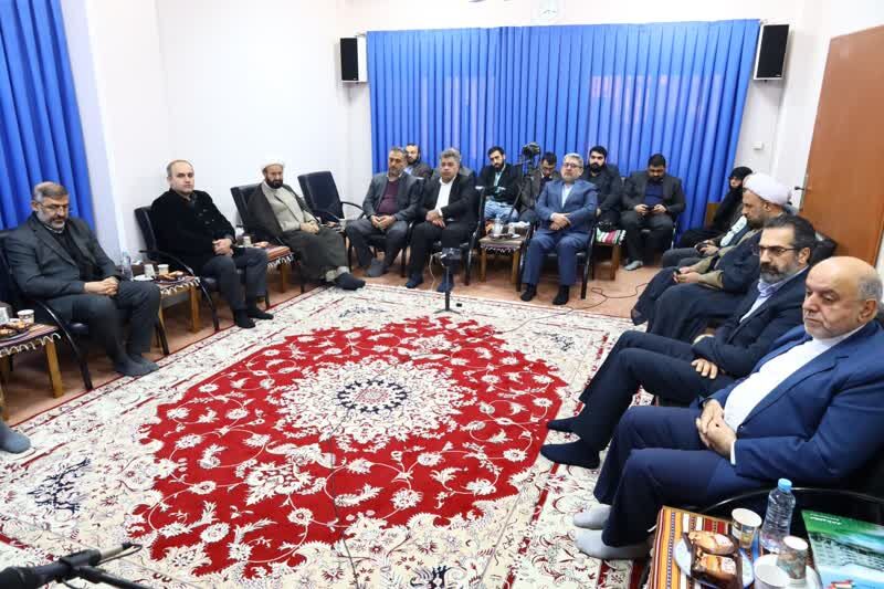 تبیین دستاوردهای انقلاب اسلامی عبادت است